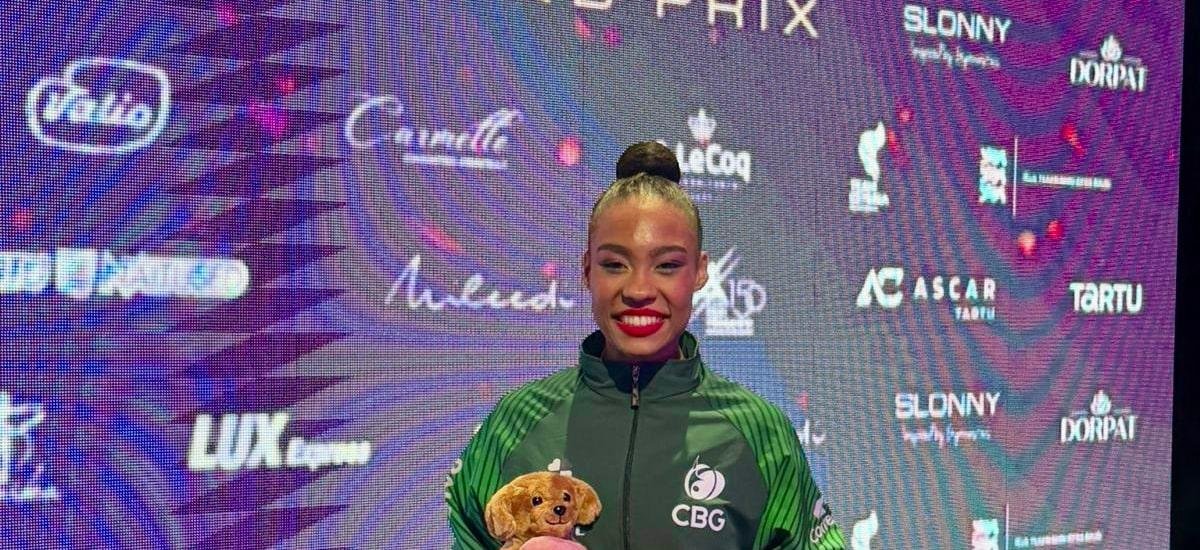 Geovanna Santos brilha no Grand Prix da Estônia com inéditas prata na bola e bronze no arco