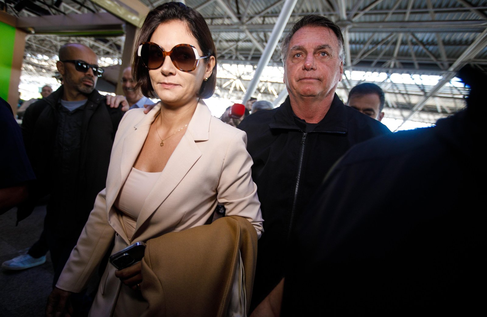 Bolsonaro diz em carta que 'lamenta' críticas da direita a Michelle e prega união em 2026