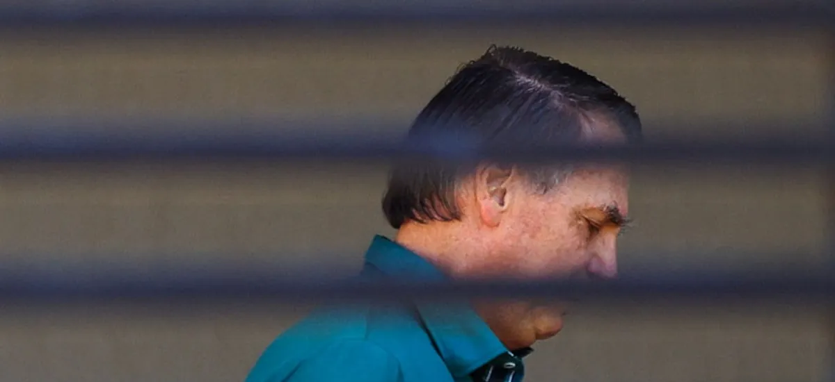 Justiça retoma benefícios de Bolsonaro e mantém carros oficiais mesmo com ex-presidente na Papudinha