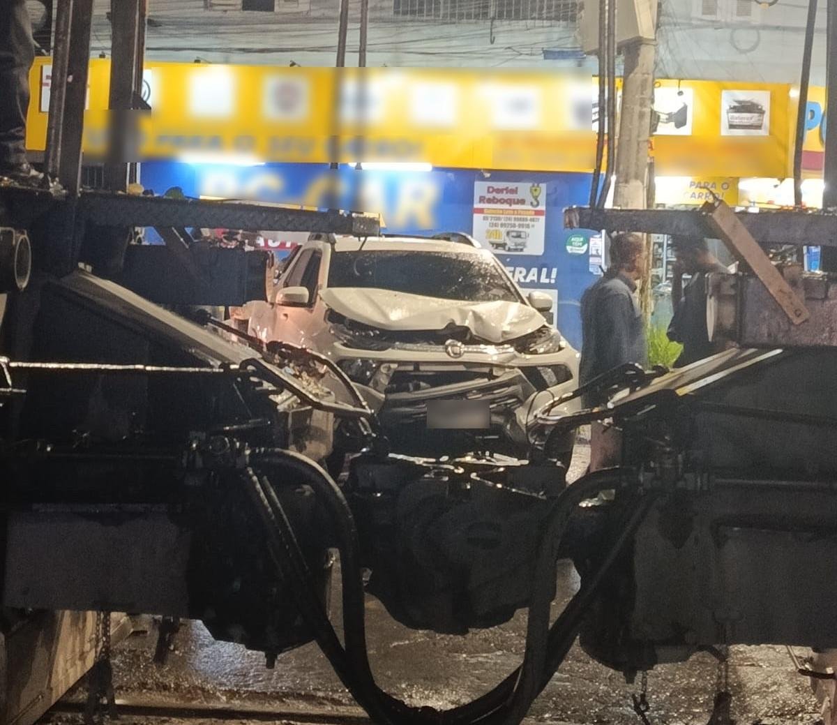 Acidente entre carro e trem é registrado em Barra Mansa | G1
