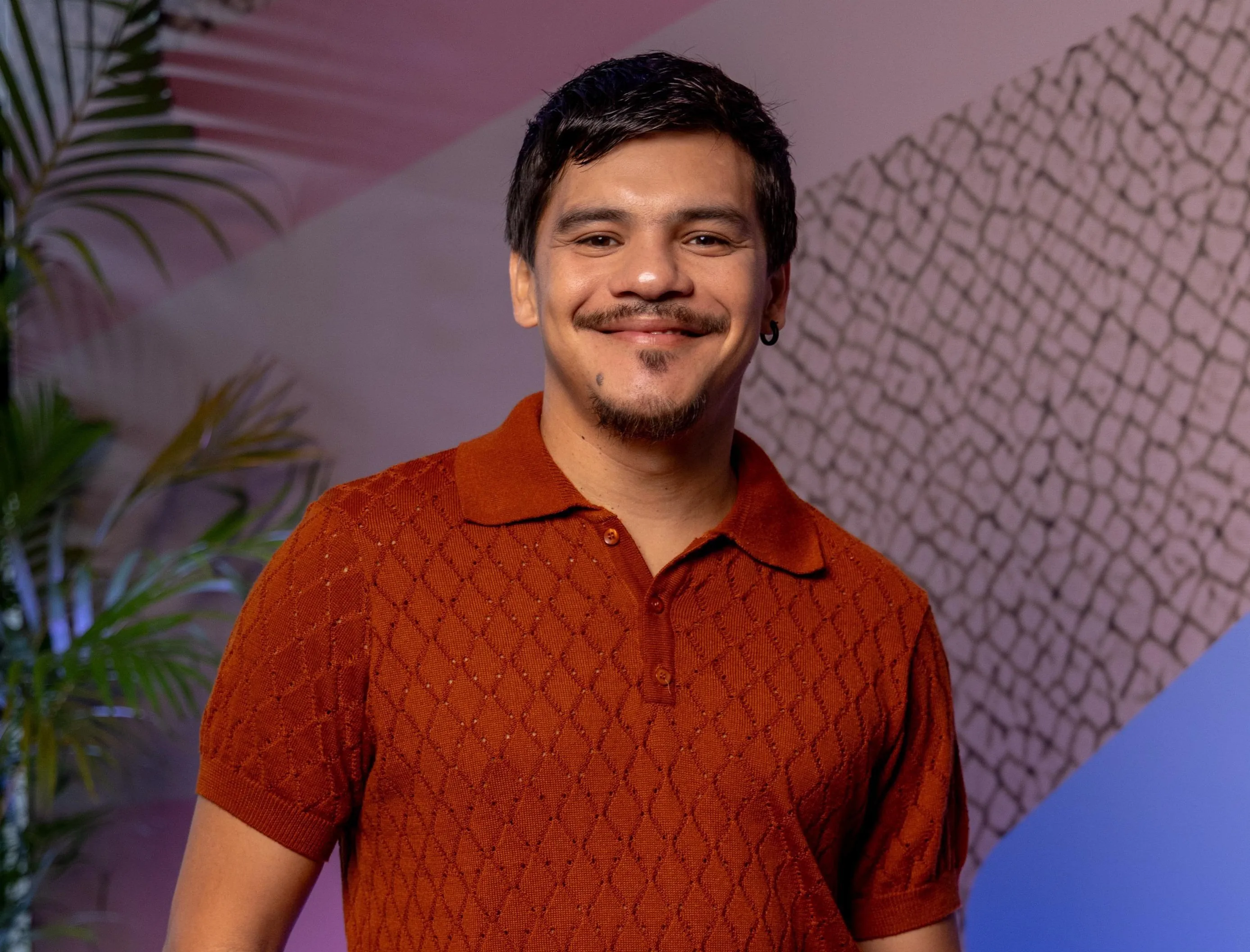 'Por você': Adanilo interpretará marido que se entrega ao álcool após a morte da mulher