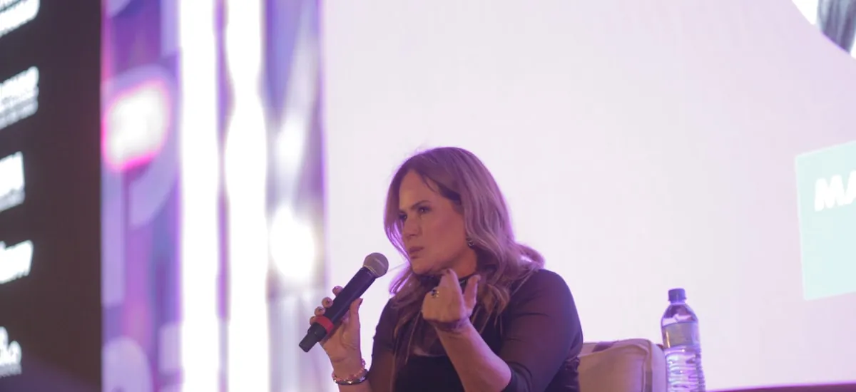 ‘Sim, sou uma velha de 62 anos. Qual é o problema?’, provoca Renata Ceribelli