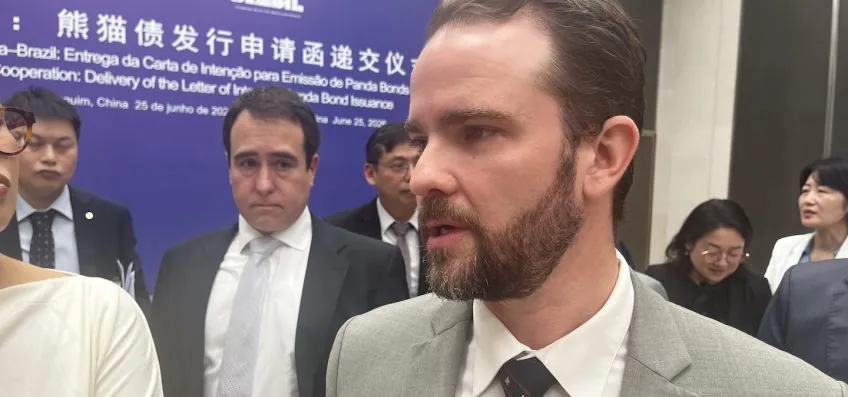 Brasil nega pressão dos EUA e avança com emissão de títulos na China