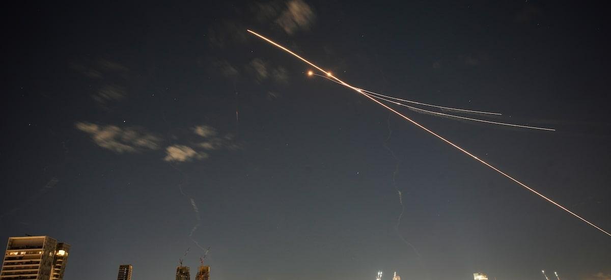 Nova rodada de ataques atinge o Irã; guerra no Oriente Médio entra no seu segundo dia