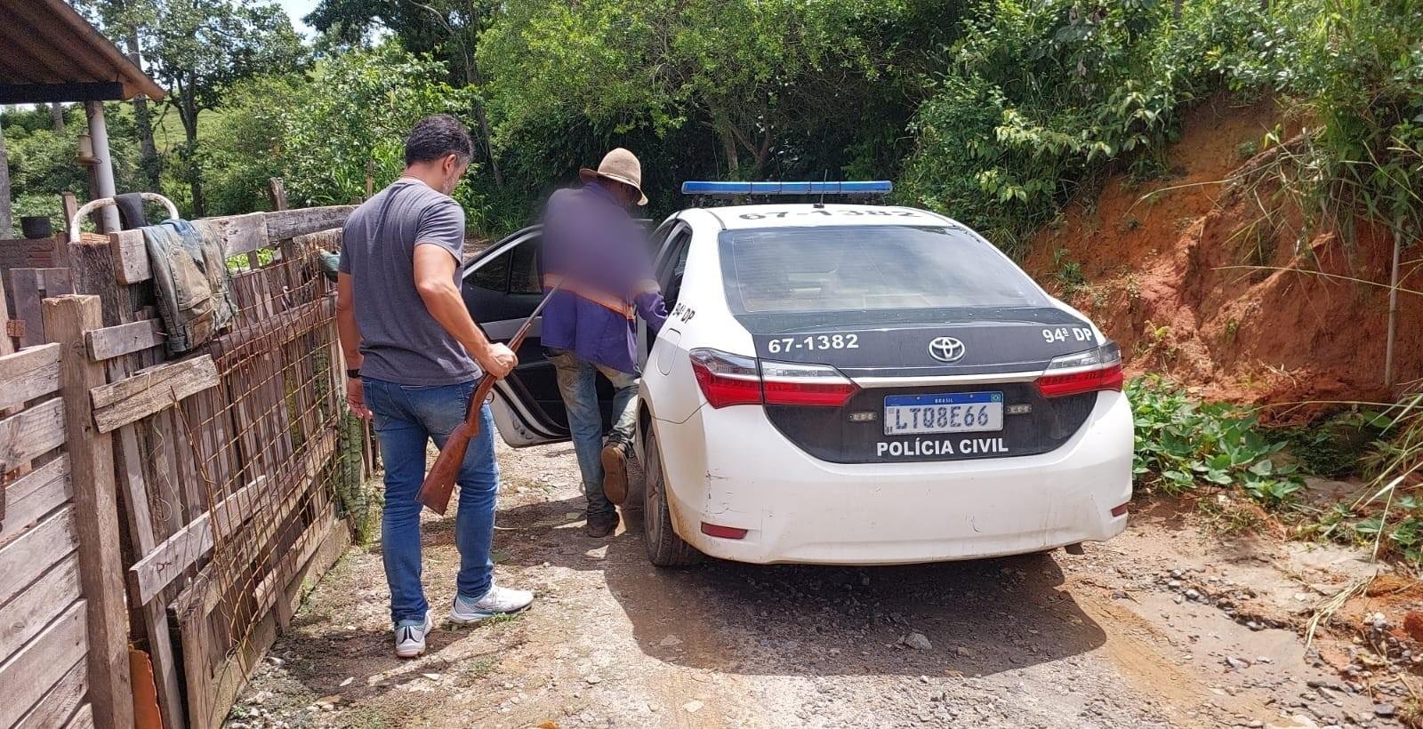 Homem é preso por suspeita de maus-tratos a animais e porte de arma de fogo em Piraí | G1