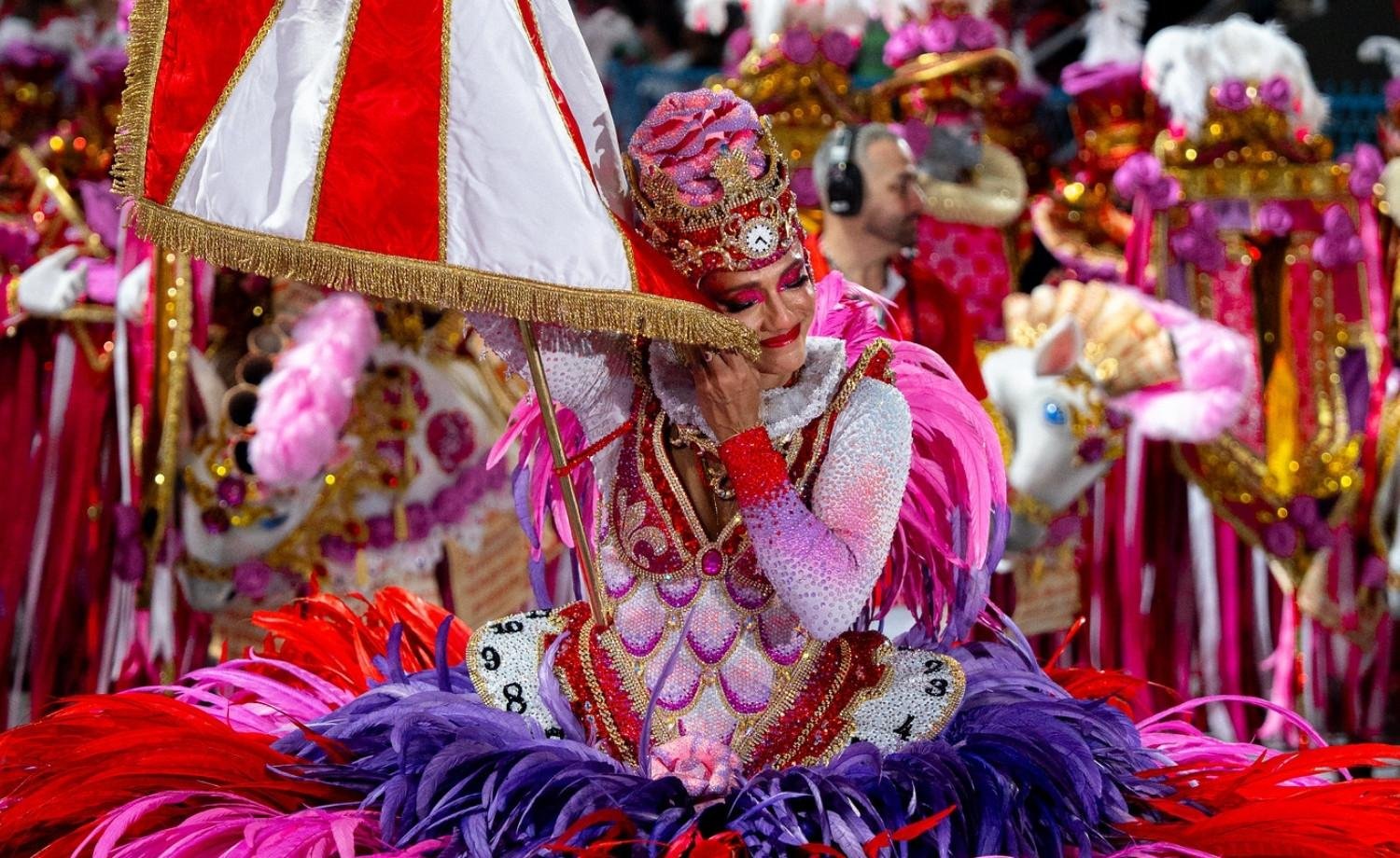 Porta-bandeira nota 10 do Salgueiro sofre ataques; entenda a confusão