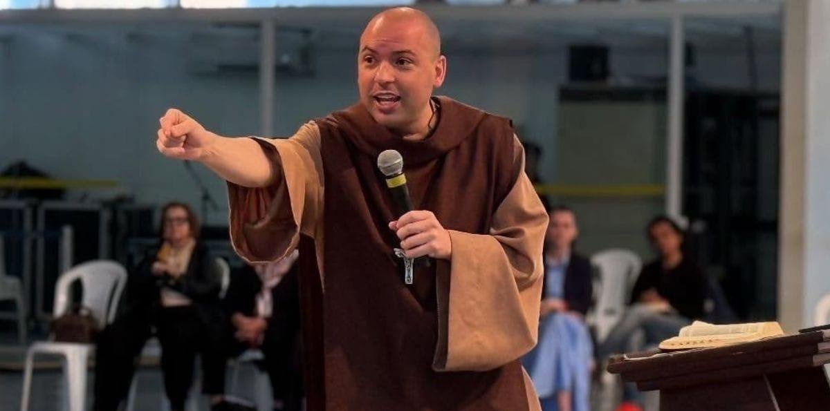 Frei Gilson é presença confirmada em jogo solidário com Romário