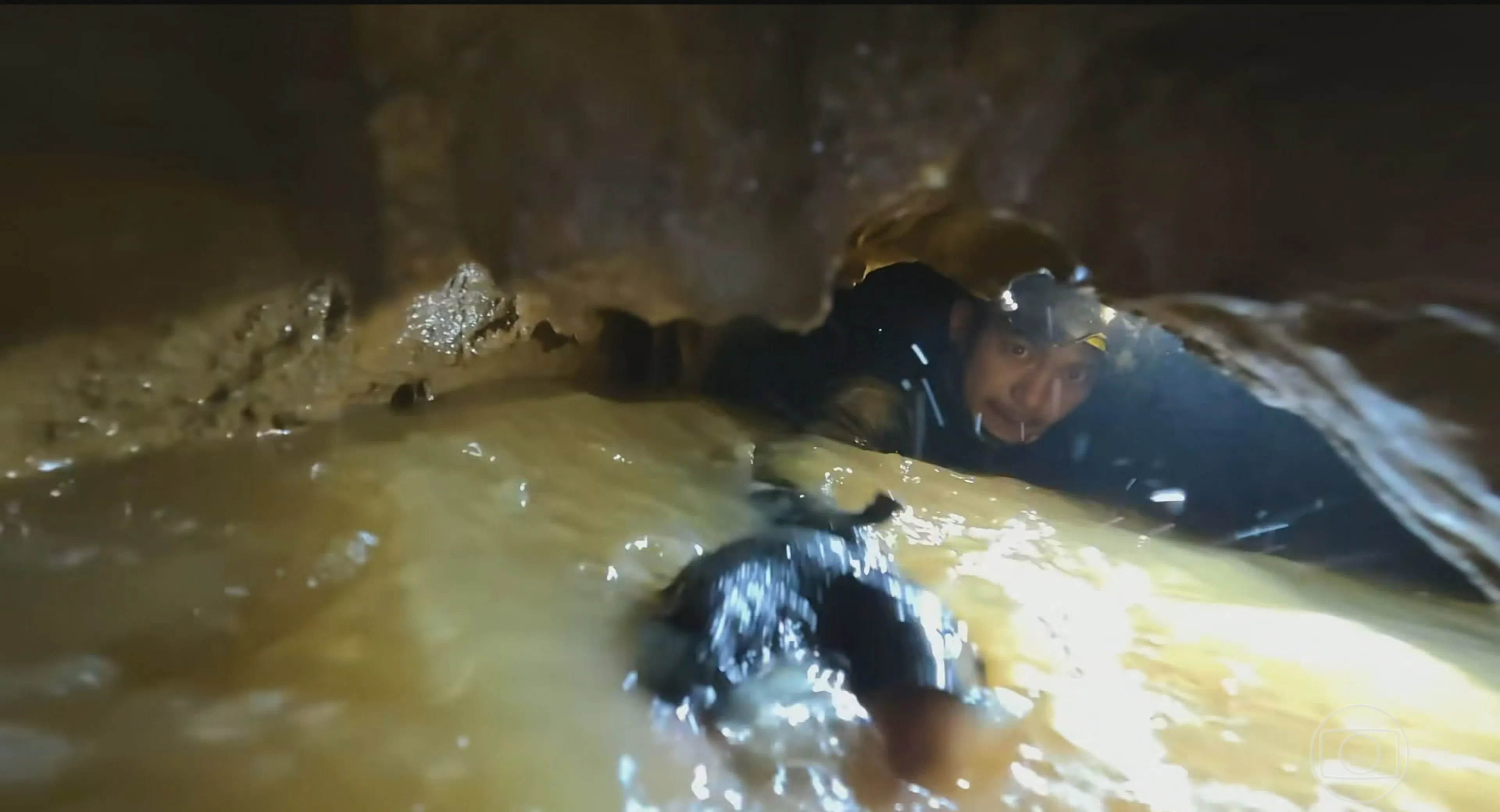 Equipes de resgate de 4 países tentam alcançar 7 pessoas presas há uma semana dentro de caverna no Laos