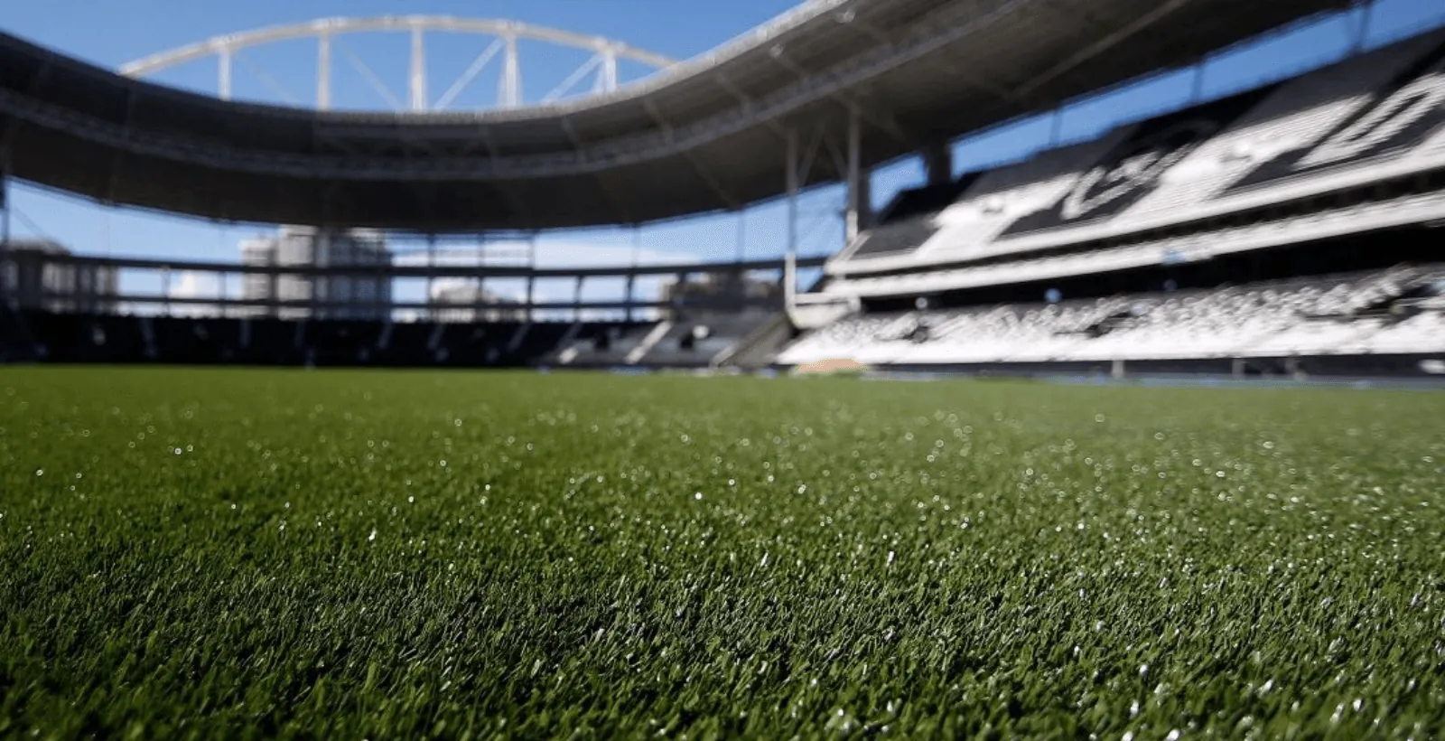 Zubeldía critica gramados sintéticos no Brasil: "É cruel"