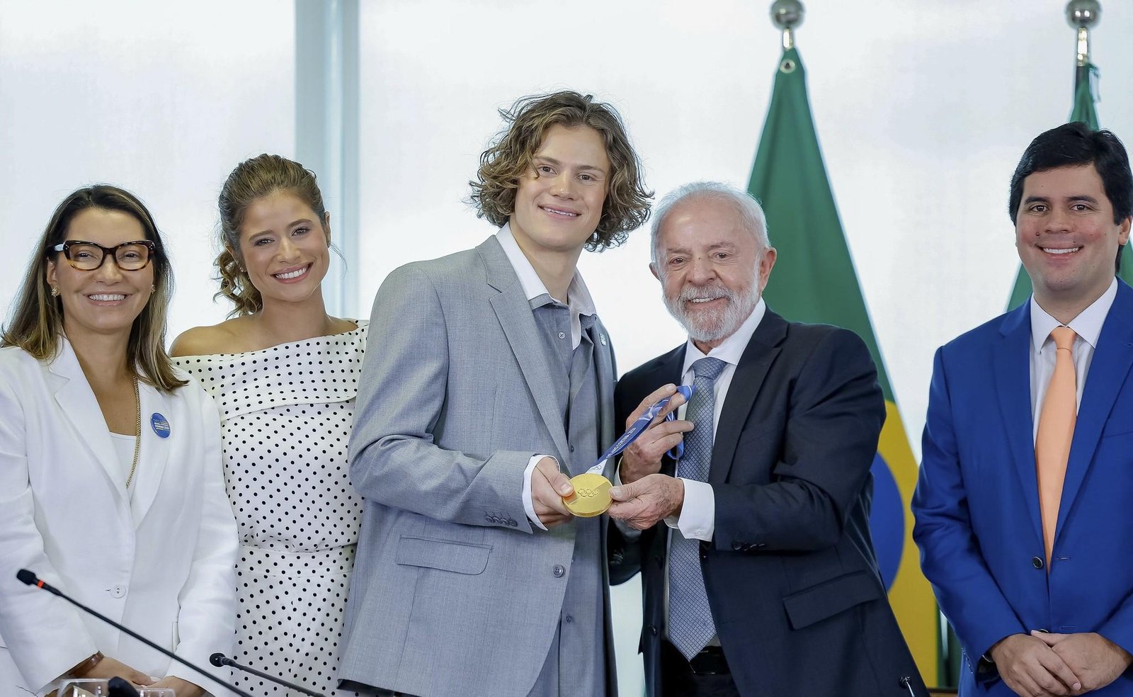 Lula se encontra com Lucas Pinheiro, atleta que conquistou a primeira medalha de ouro do Brasil nos Jogos de Inverno | G1