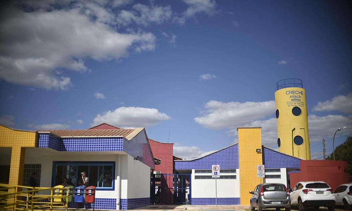 “Pode morrer de chorar”: mãe flagra maus-tratos em creche ao usar gravador