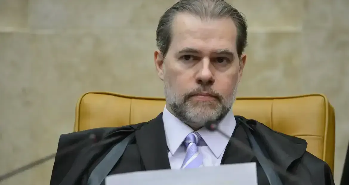Piloto acusa ministro do STF e senador de ligação com o crime organizado