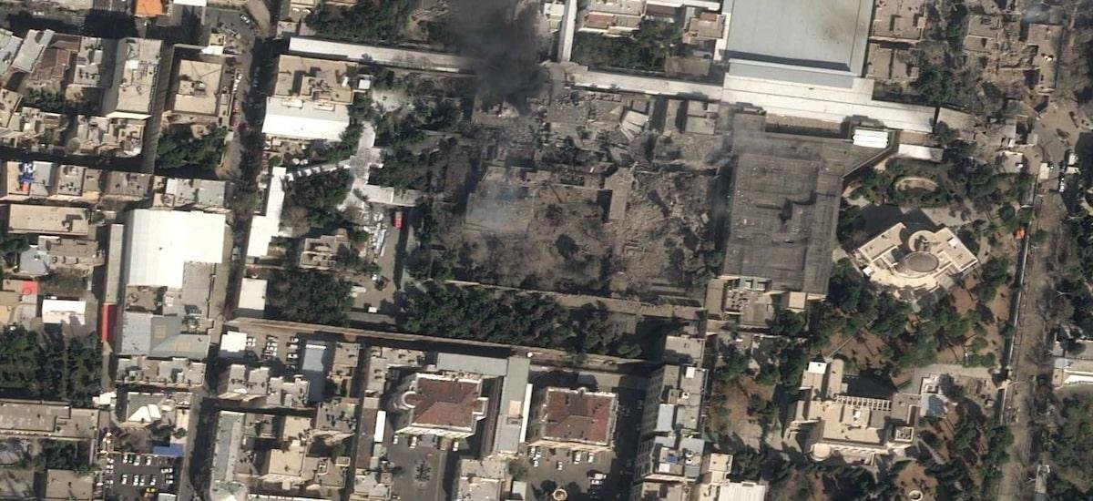 Iranianos vão às ruas tanto para lamentar como para comemorar morte do aiatolá Ali Khamenei