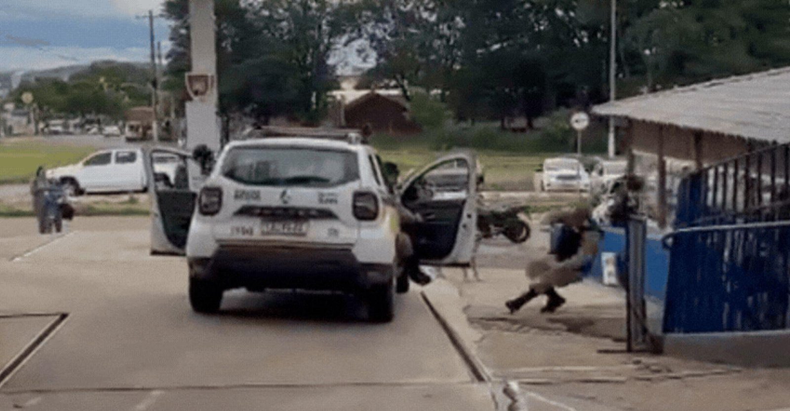 Blitz furada termina com PM ferido em posto; entenda cronologia | G1