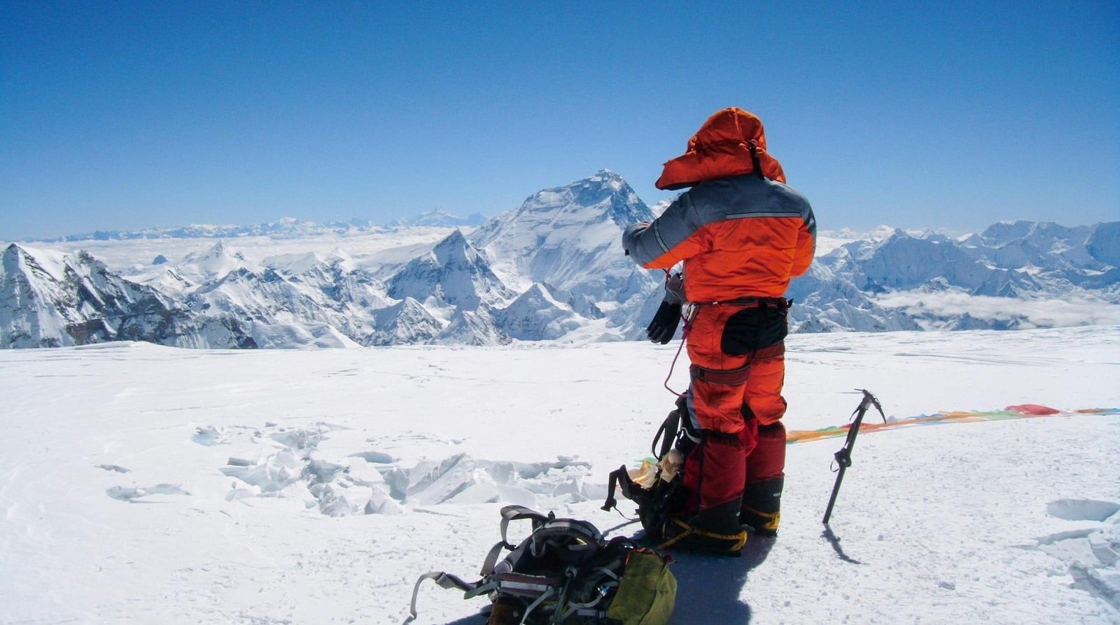Subir o Everest ficou mais difícil; veja as novas regras