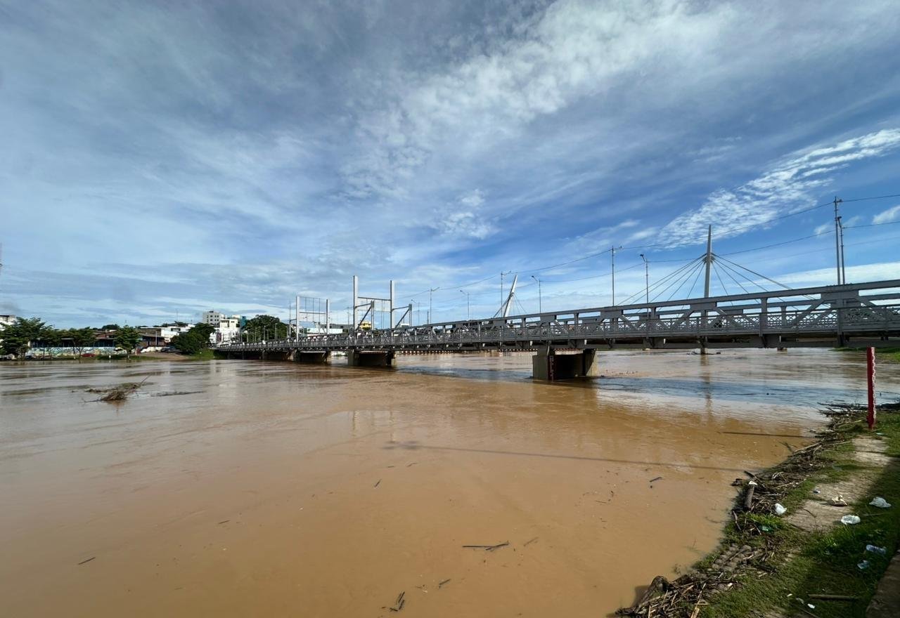 Quase 1 semana após transbordo, Rio Acre apresenta vazante na capital | G1