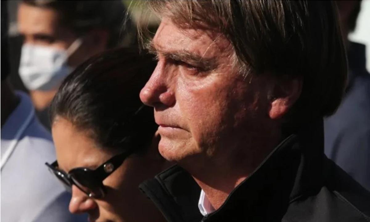 Moraes autoriza Bolsonaro a receber estímulo craniano contra soluços