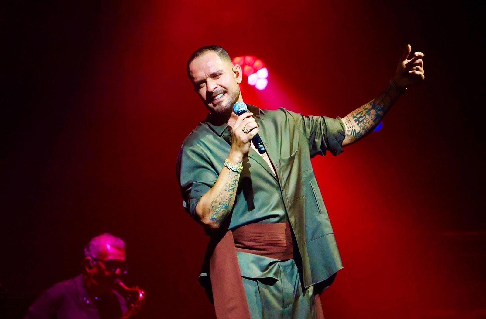 Diogo Nogueira evolui entre a gafieira e o pagode no balanço de 'Infinito samba' | G1