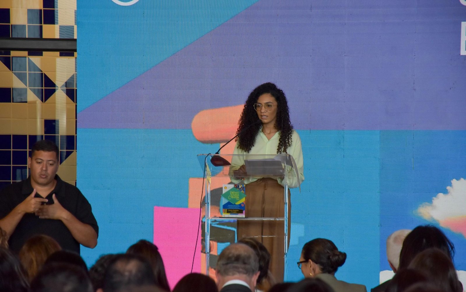 Prêmio Jovem Cientista: Amapaense vence com kit solar portátil | G1