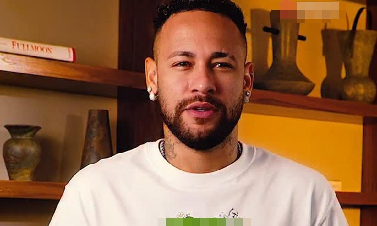 Neymar treta com jogador do Vasco em campo e dispara: "Babaca"