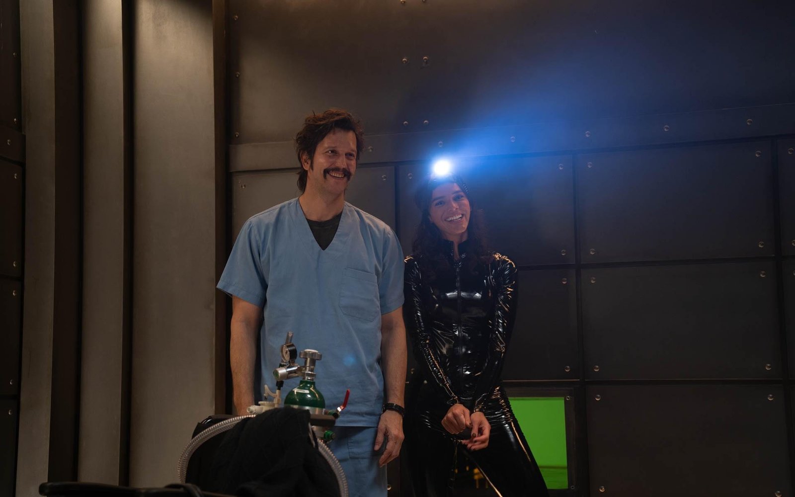 Vladimir Brichta e Bruna Marquezine serão casal de assaltantes no filme 'Velhos bandidos'